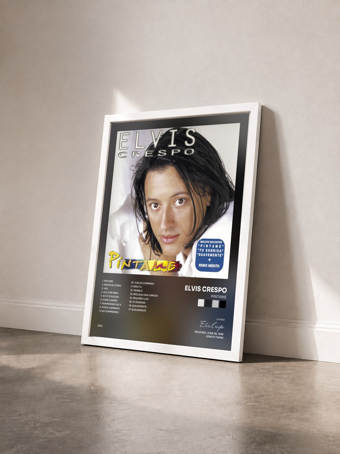 #blanc Tableau de l'album Pintame de Elvis Crespo vu de trois quarts, cadre blanc