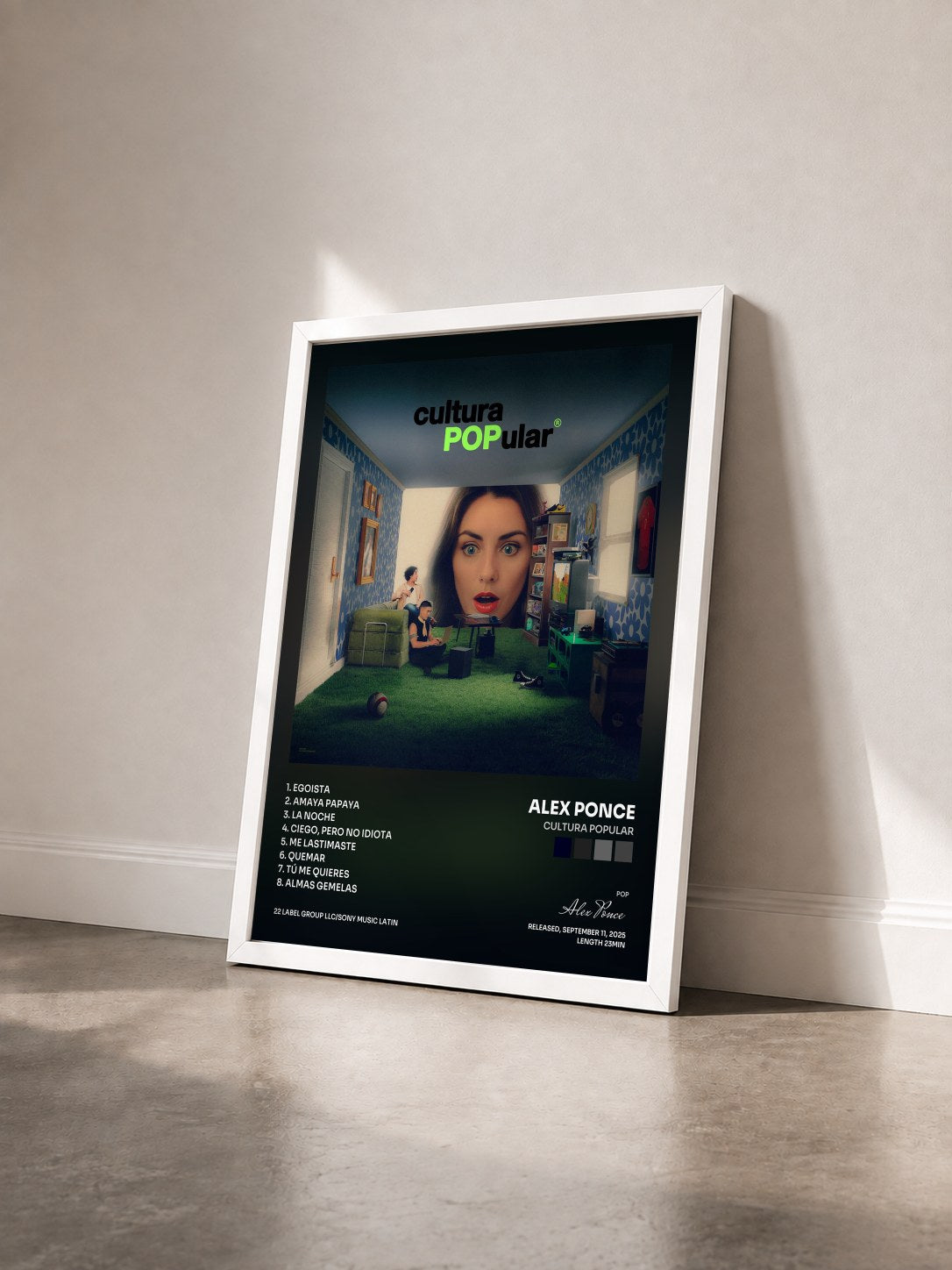 #blanc Tableau de l'album Cultura POPular de Alex Ponce vu de trois quarts, cadre blanc
