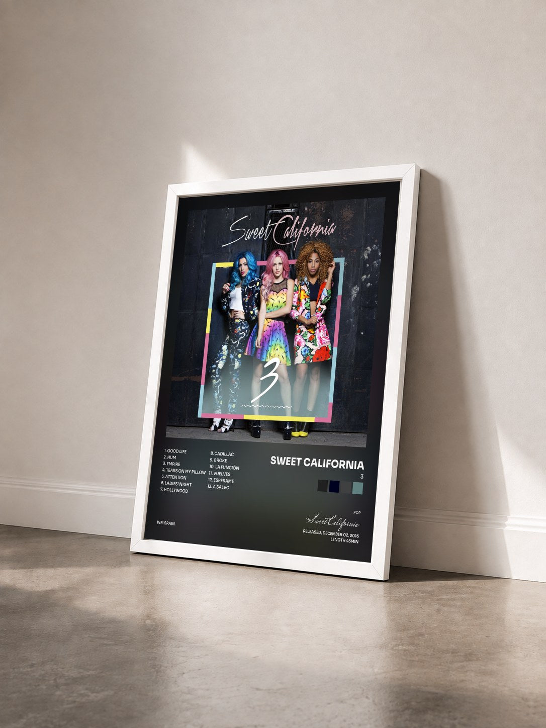 #blanc Tableau de l'album 3 de Sweet California vu de trois quarts, cadre blanc