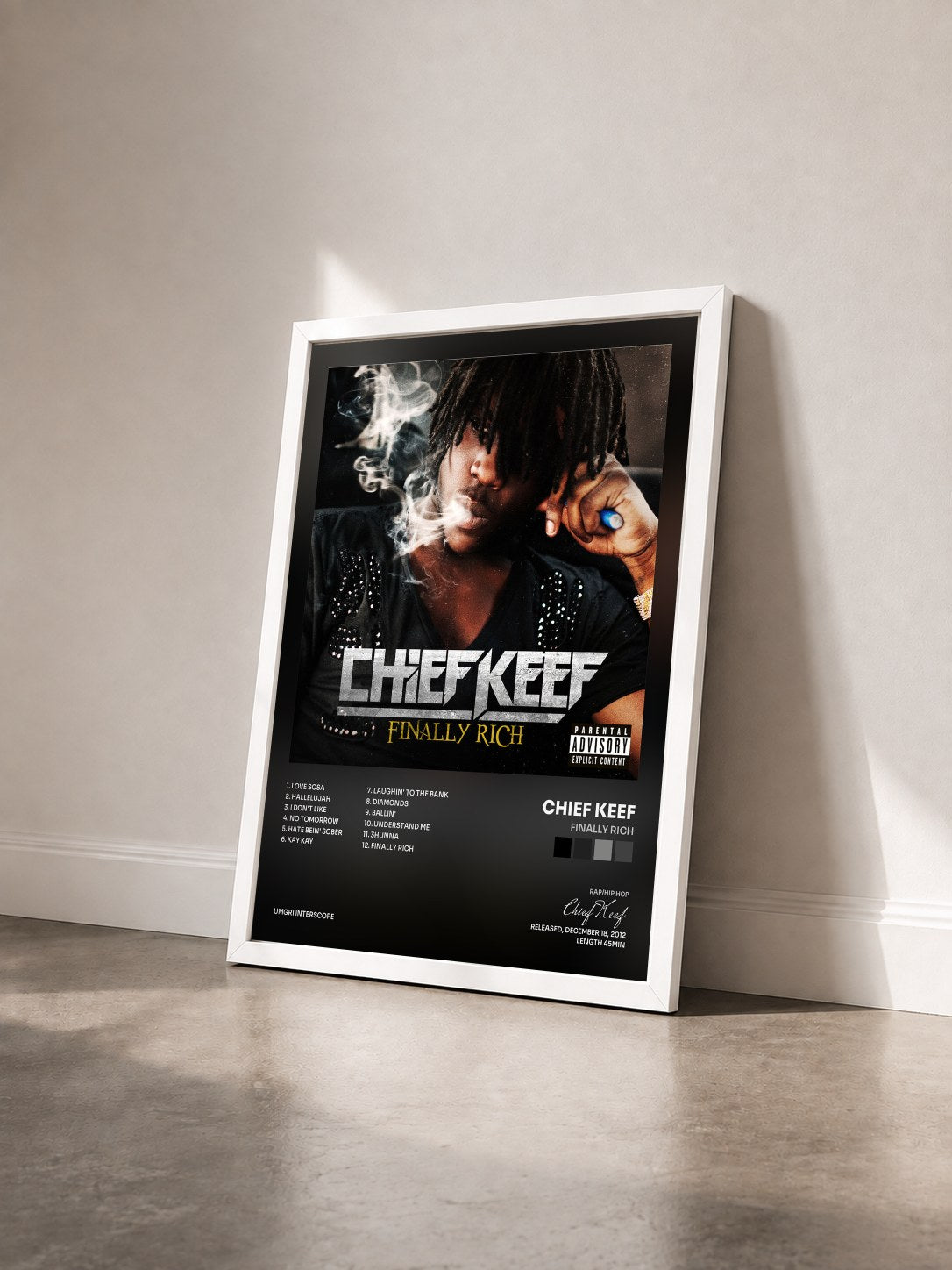 #blanc Tableau de l'album Finally Rich de Chief Keef vu de trois quarts, cadre blanc