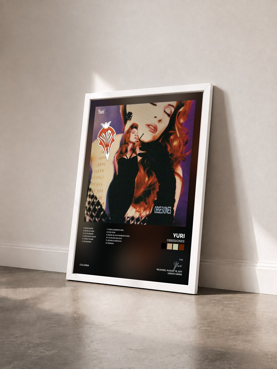 #blanc Tableau de l'album Obsesiones de Yuri vu de trois quarts, cadre blanc