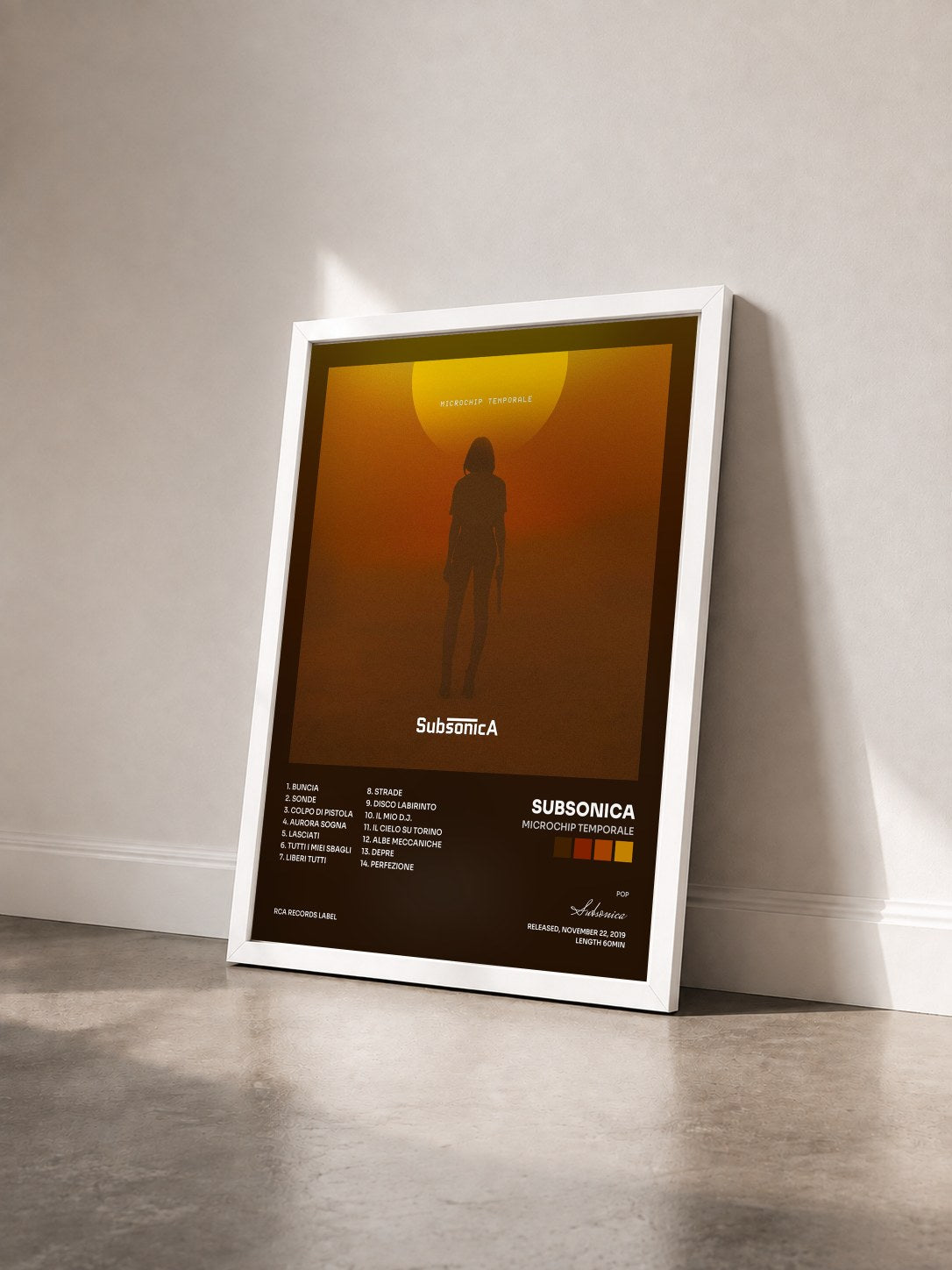 #blanc Tableau de l'album Microchip temporale de Subsonica vu de trois quarts, cadre blanc