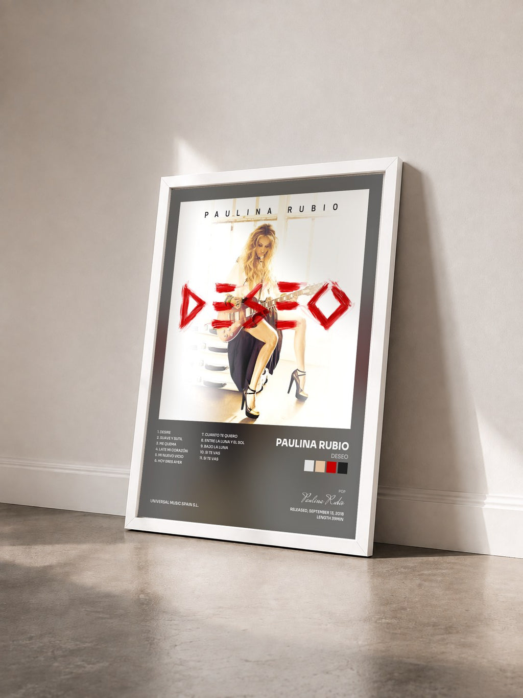 #blanc Tableau de l'album Deseo de Paulina Rubio vu de trois quarts, cadre blanc