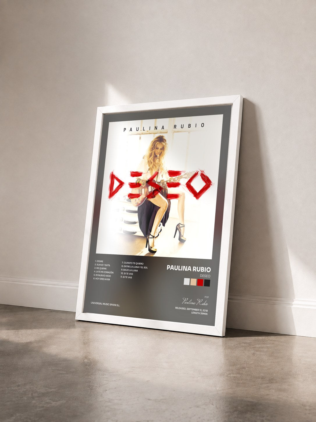 #blanc Tableau de l'album Deseo de Paulina Rubio vu de trois quarts, cadre blanc