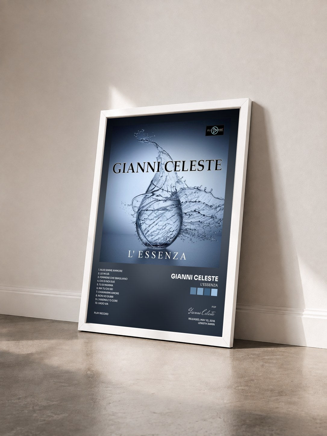 #blanc Tableau de l'album L'essenza de Gianni Celeste vu de trois quarts, cadre blanc