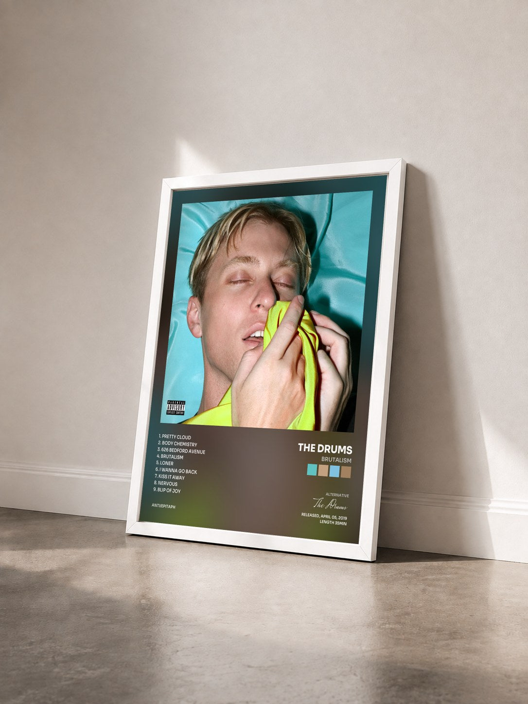#blanc Tableau de l'album Brutalism de The Drums vu de trois quarts, cadre blanc