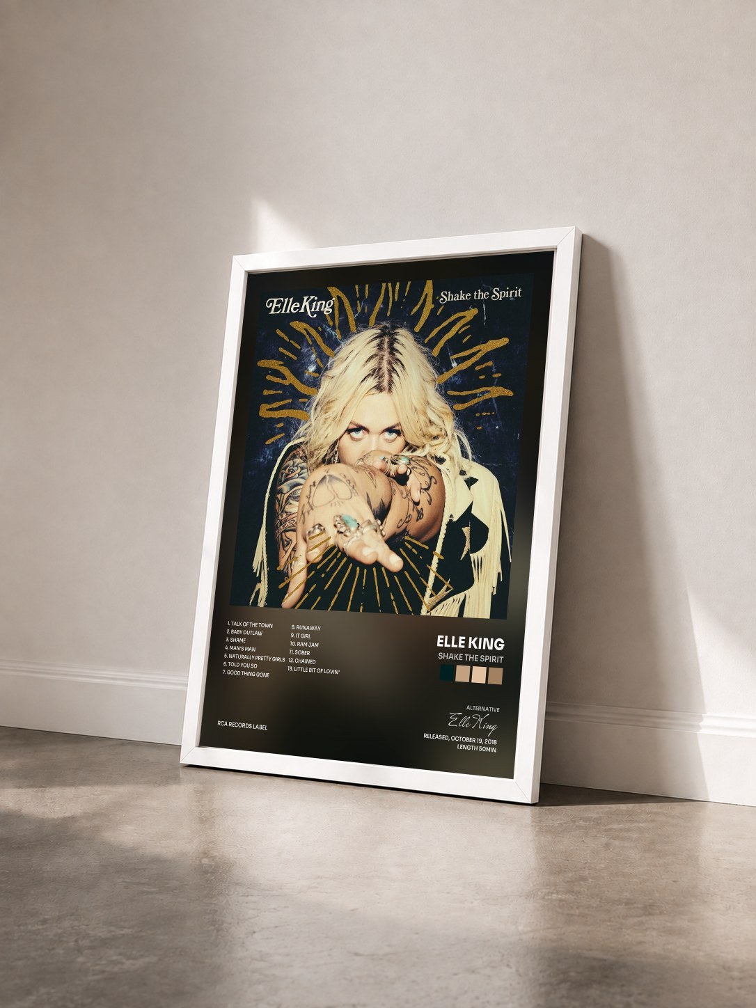 #blanc Tableau de l'album Shake The Spirit de Elle King vu de trois quarts, cadre blanc