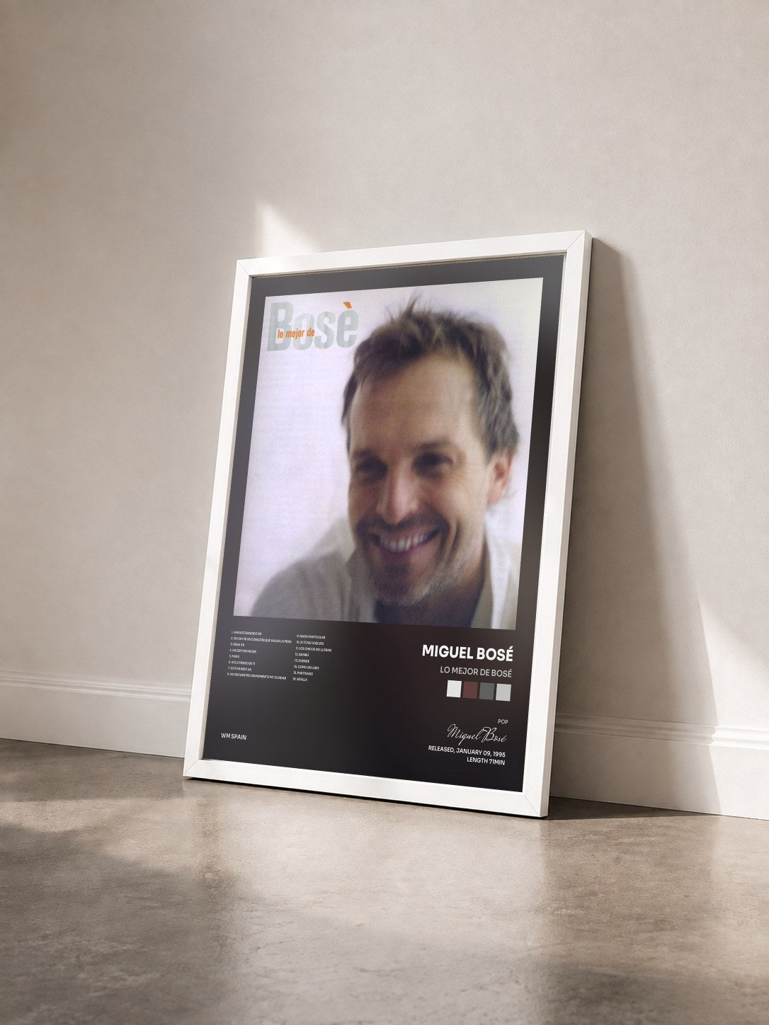 #blanc Tableau de l'album Lo Mejor De Bosé de Miguel Bosé vu de trois quarts, cadre blanc