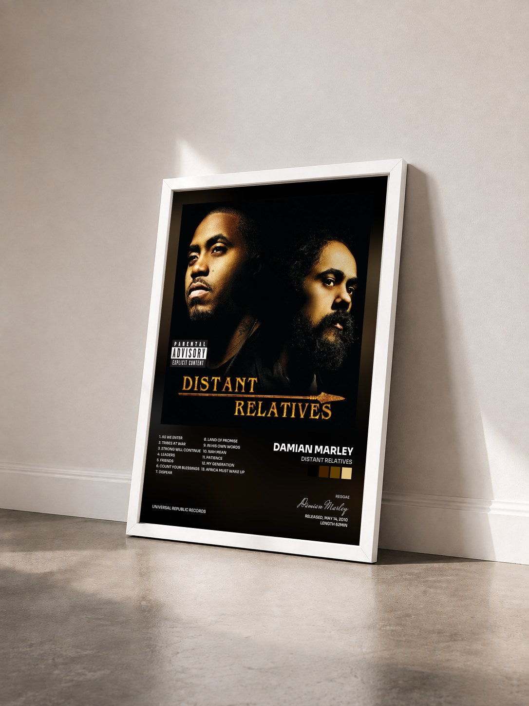 #blanc Tableau de l'album Distant Relatives de Damian Marley vu de trois quarts, cadre blanc