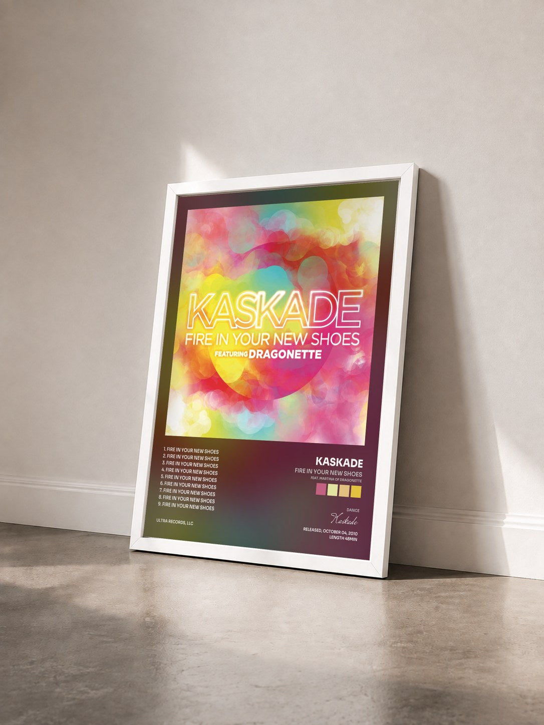 #blanc Tableau de l'album Fire In Your New Shoes (feat. Martina of Dragonette) de Kaskade vu de trois quarts, cadre blanc