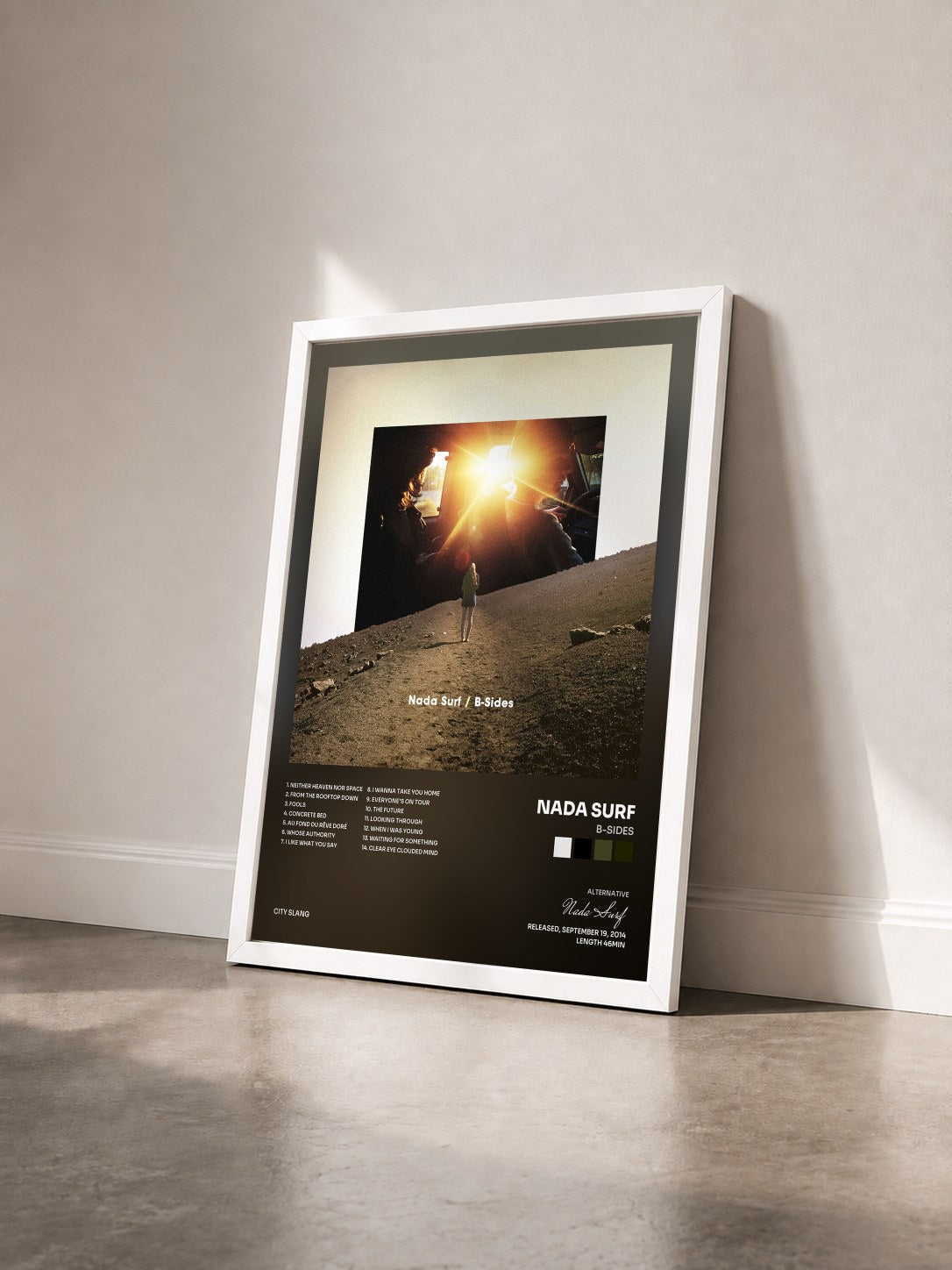 #blanc Tableau de l'album B-Sides de Nada Surf vu de trois quarts, cadre blanc