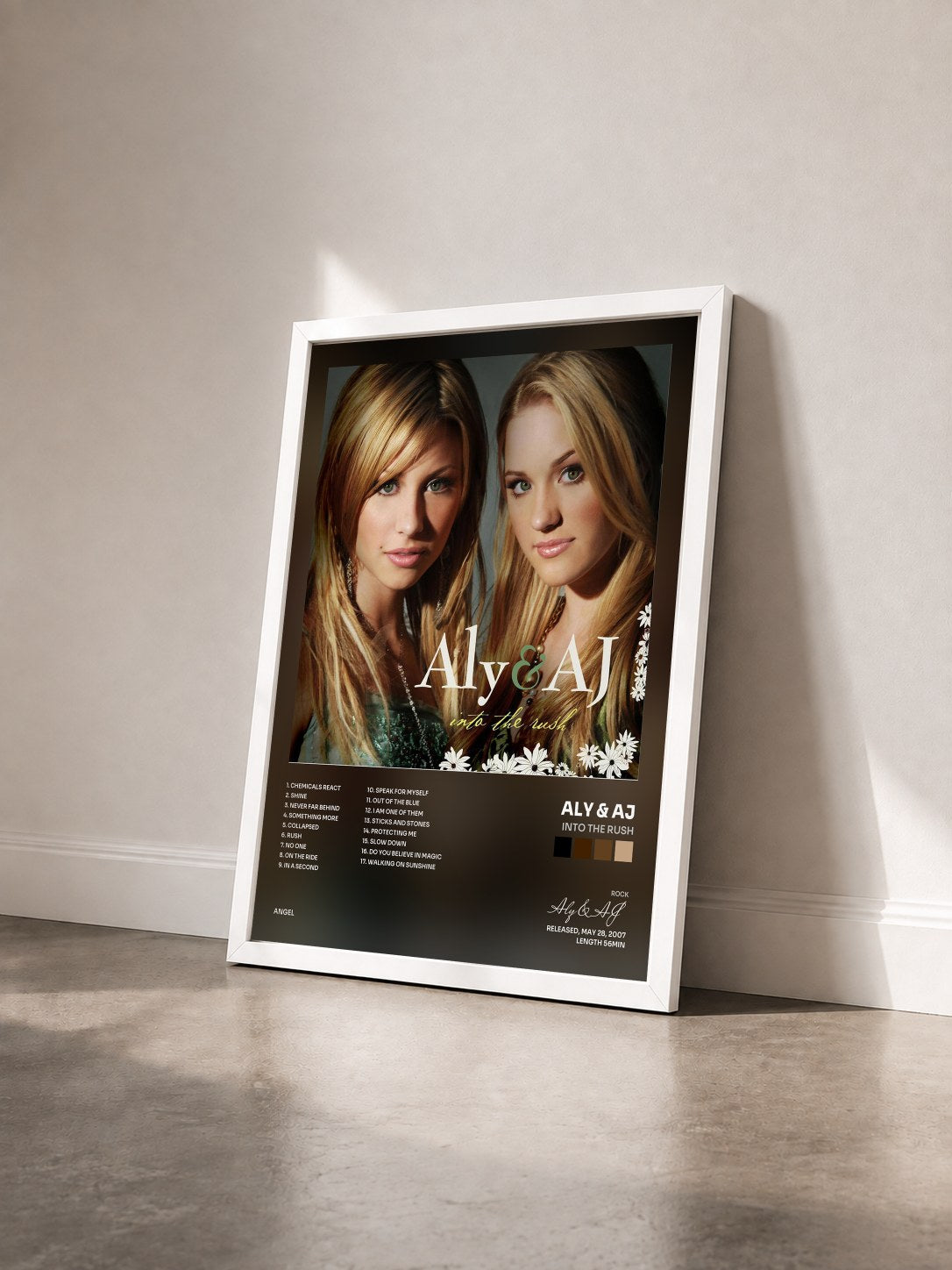#blanc Tableau de l'album Into The Rush de Aly & AJ vu de trois quarts, cadre blanc