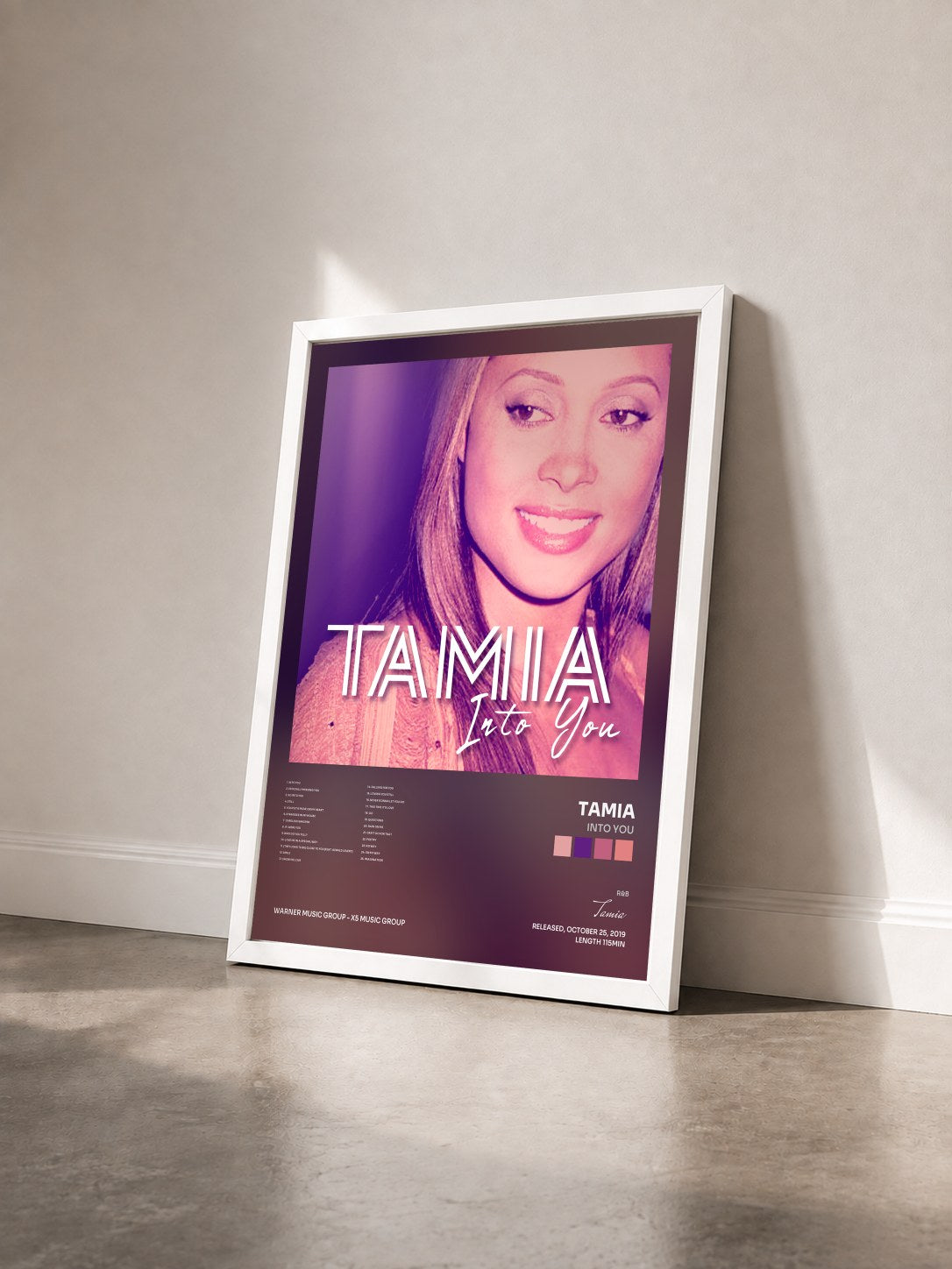 #blanc Tableau de l'album Into You de Tamia vu de trois quarts, cadre blanc