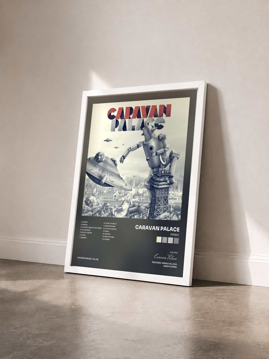 #blanc Tableau de l'album Panic de Caravan Palace vu de trois quarts, cadre blanc
