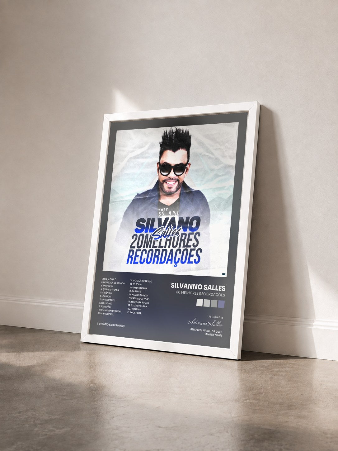 #blanc Tableau de l'album 20 Melhores Recordações de Silvanno Salles vu de trois quarts, cadre blanc
