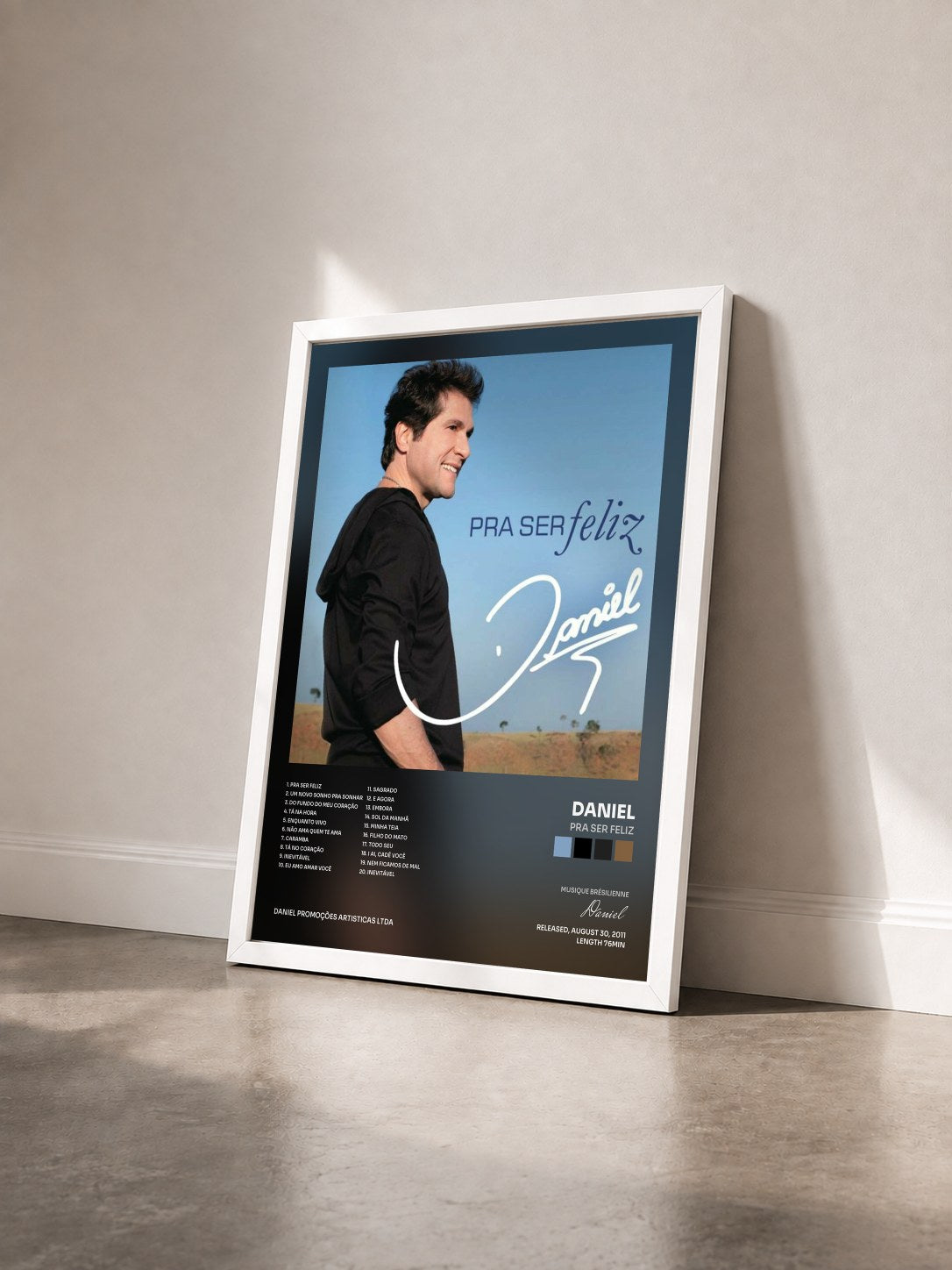 #blanc Tableau de l'album Pra ser Feliz de Daniel vu de trois quarts, cadre blanc