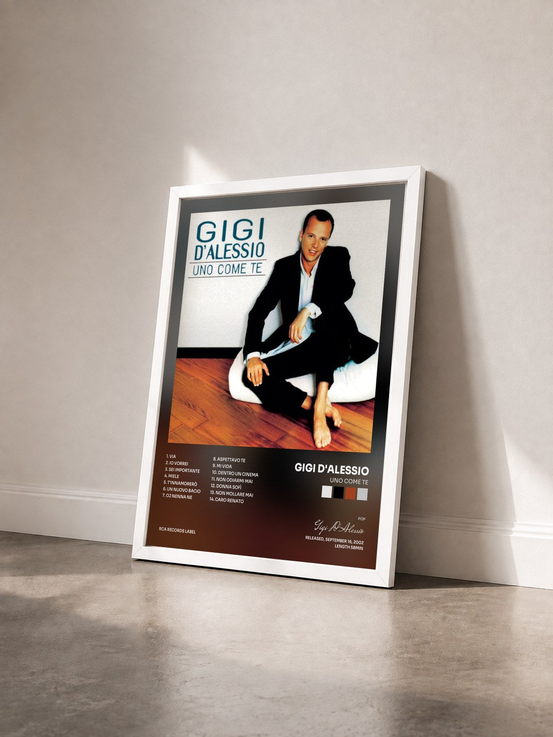#blanc Tableau de l'album Uno Come Te de Gigi D'Alessio vu de trois quarts, cadre blanc