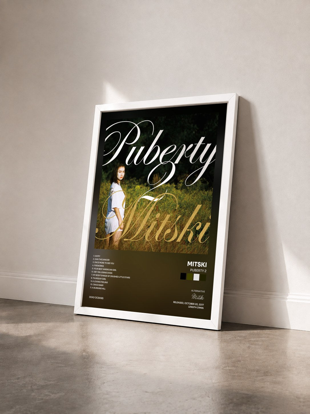 #blanc Tableau de l'album Puberty 2 de Mitski vu de trois quarts, cadre blanc