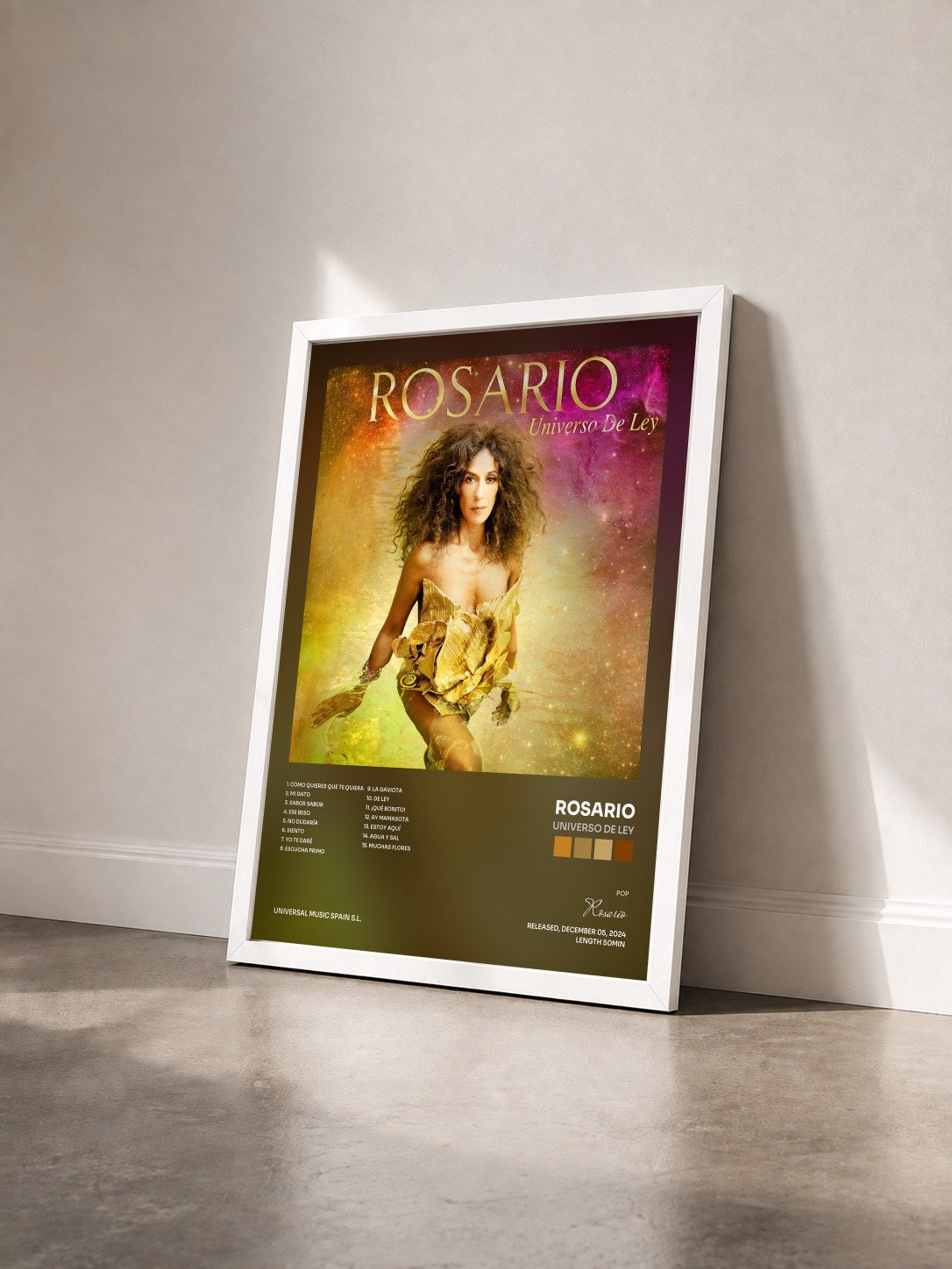 #blanc Tableau de l'album Universo De Ley de Rosario vu de trois quarts, cadre blanc