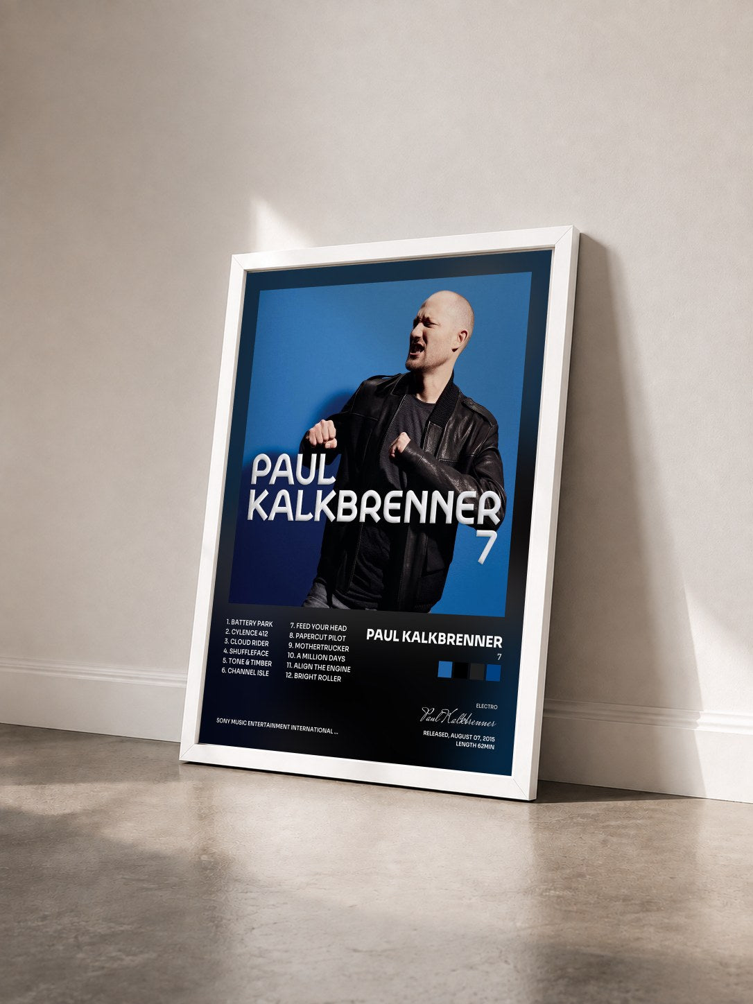 #blanc Tableau de l'album 7 de Paul Kalkbrenner vu de trois quarts, cadre blanc