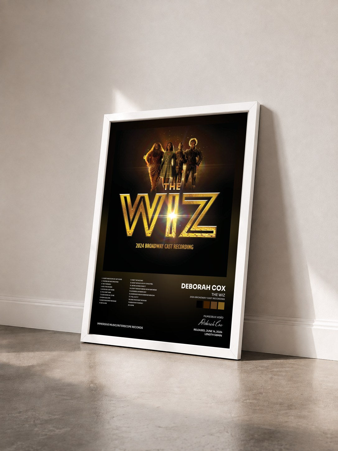 #blanc Tableau de l'album THE WIZ (2024 Broadway Cast Recording) de Deborah Cox vu de trois quarts, cadre blanc