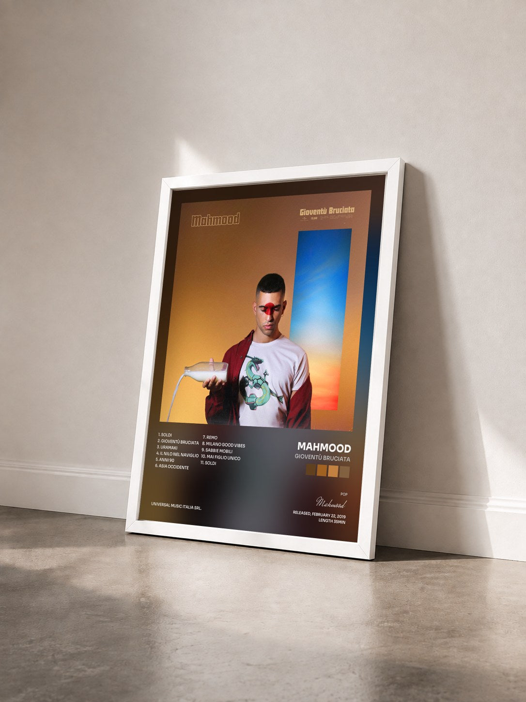 #blanc Tableau de l'album Gioventù Bruciata de Mahmood vu de trois quarts, cadre blanc