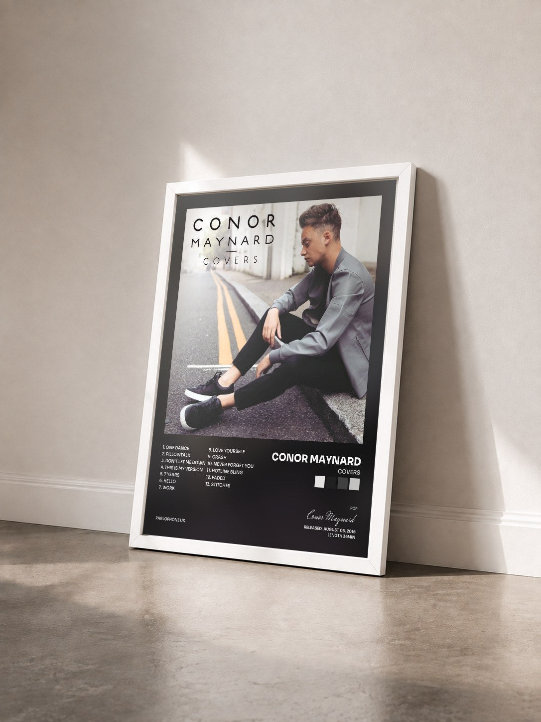 #blanc Tableau de l'album Covers de Conor Maynard vu de trois quarts, cadre blanc