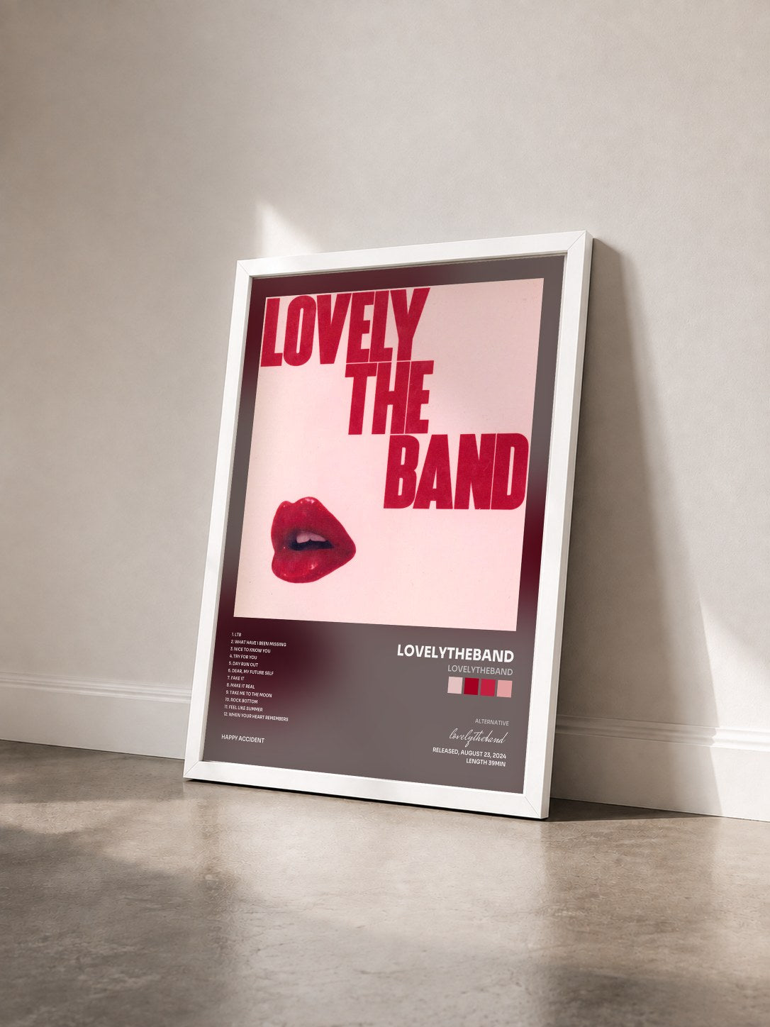 #blanc Tableau de l'album lovelytheband de lovelytheband vu de trois quarts, cadre blanc