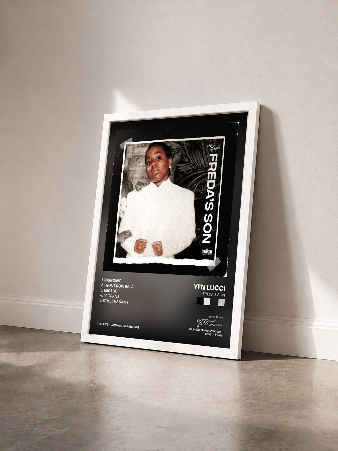 #blanc Tableau de l'album Freda's Son de YFN Lucci vu de trois quarts, cadre blanc