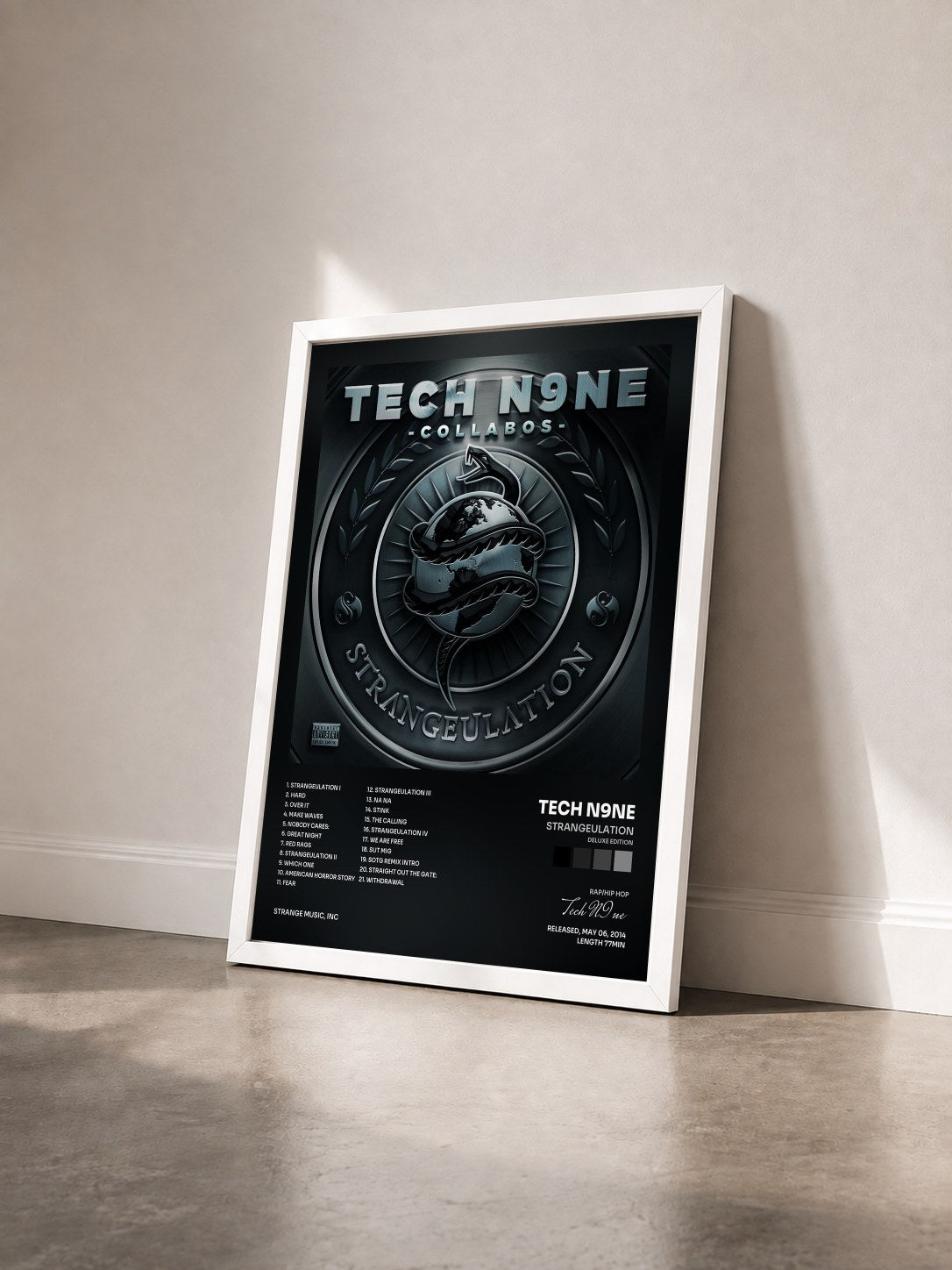 #blanc Tableau de l'album Strangeulation (Deluxe Edition) de Tech N9ne vu de trois quarts, cadre blanc