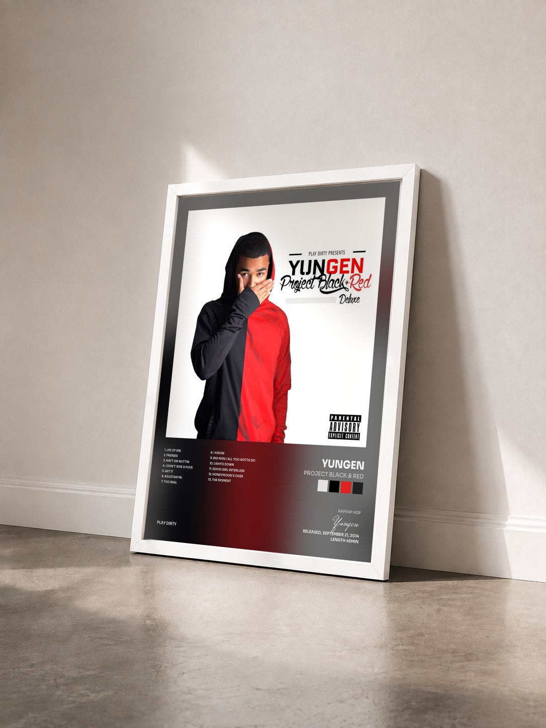 #blanc Tableau de l'album Project Black & Red de Yungen vu de trois quarts, cadre blanc
