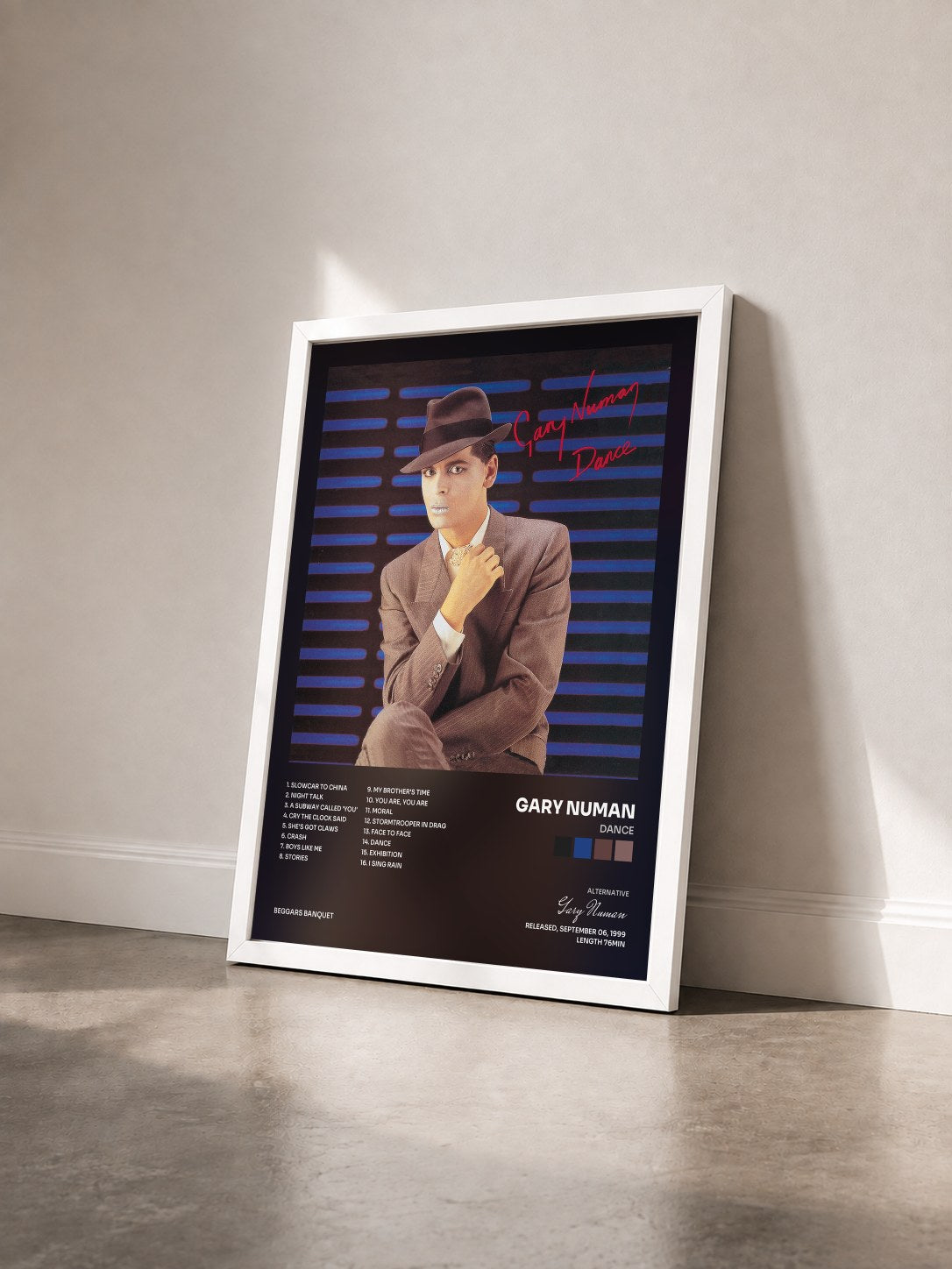 #blanc Tableau de l'album Dance de Gary Numan vu de trois quarts, cadre blanc