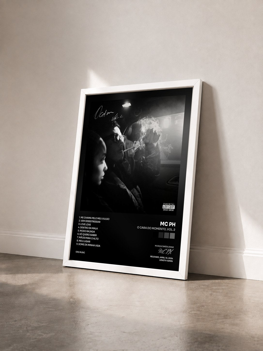 #blanc Tableau de l'album O Cara Do Momento, Vol. 2 de MC PH vu de trois quarts, cadre blanc
