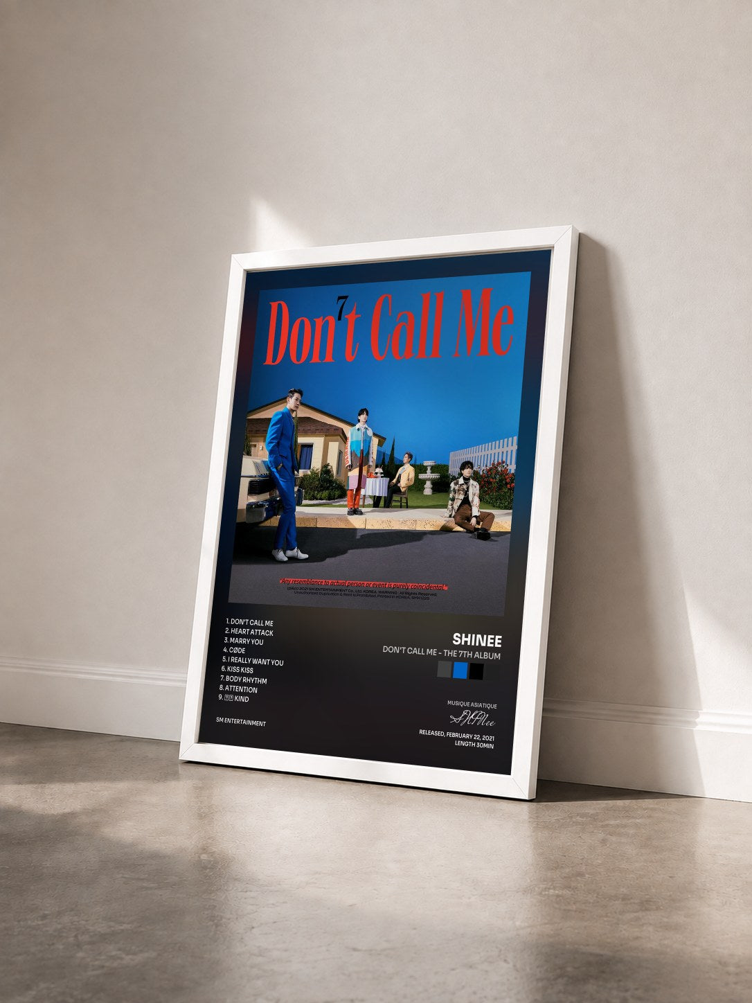 #blanc Tableau de l'album Don't Call Me - The 7th Album de SHINee vu de trois quarts, cadre blanc