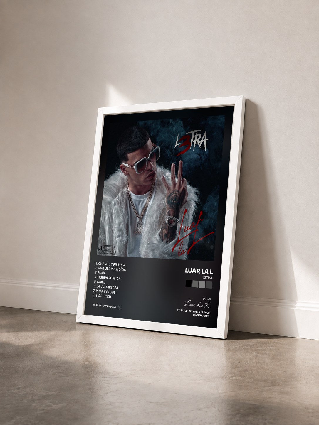 #blanc Tableau de l'album L3tra de Luar La L vu de trois quarts, cadre blanc