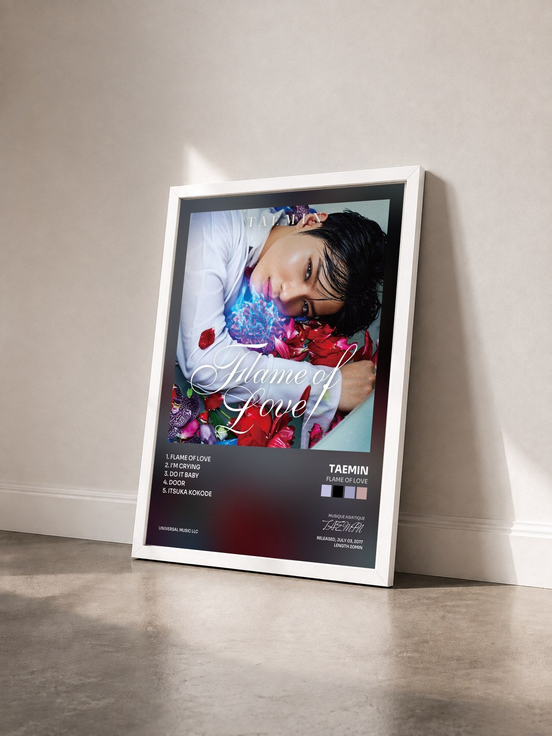#blanc Tableau de l'album Flame Of Love de TAEMIN vu de trois quarts, cadre blanc