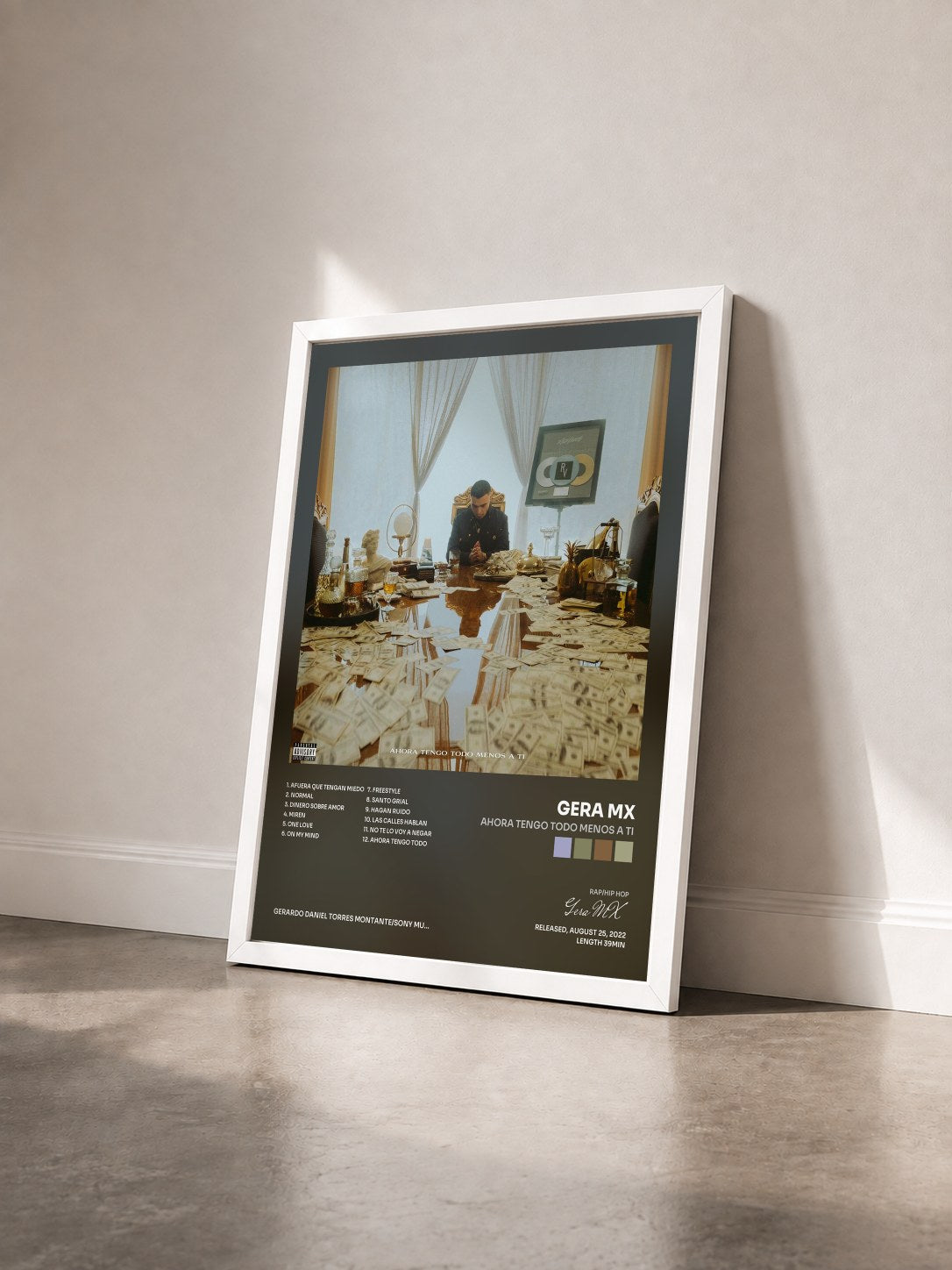 #blanc Tableau de l'album Ahora Tengo Todo Menos A Ti de Gera MX vu de trois quarts, cadre blanc