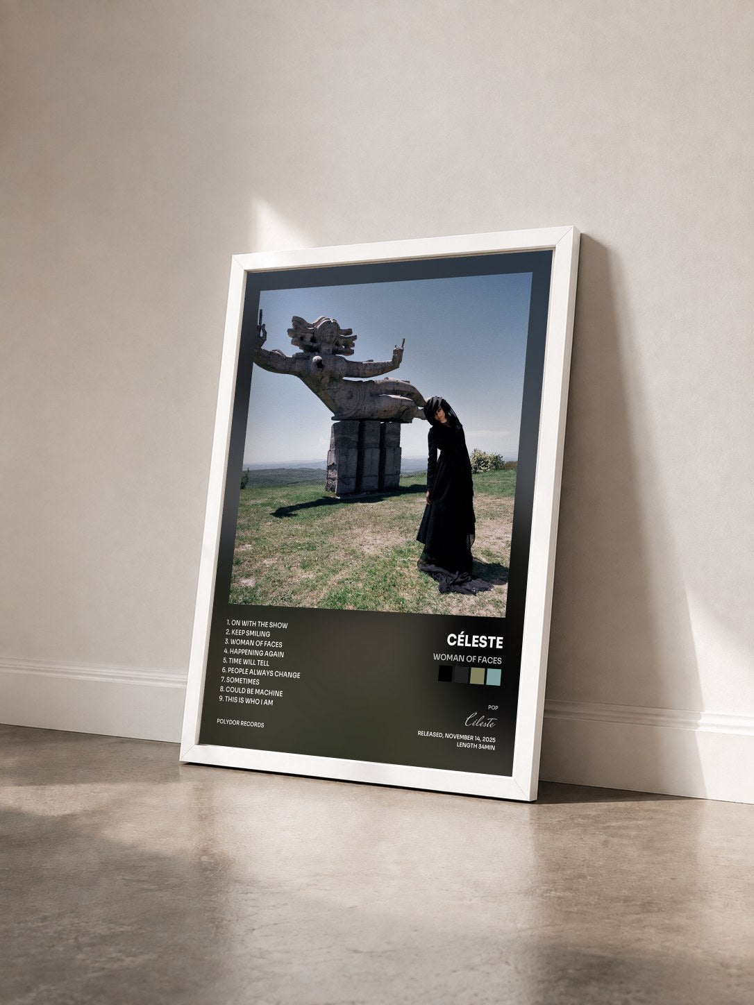 #blanc Tableau de l'album Woman Of Faces de Céleste vu de trois quarts, cadre blanc