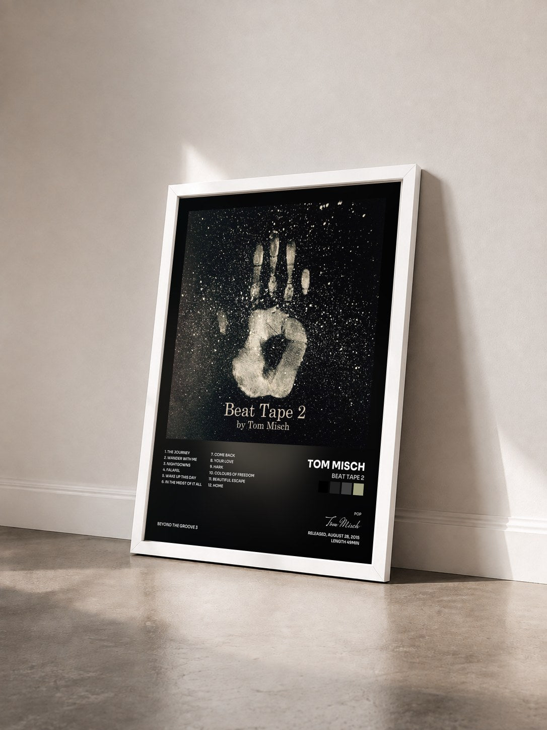 #blanc Tableau de l'album Beat Tape 2 de Tom Misch vu de trois quarts, cadre blanc