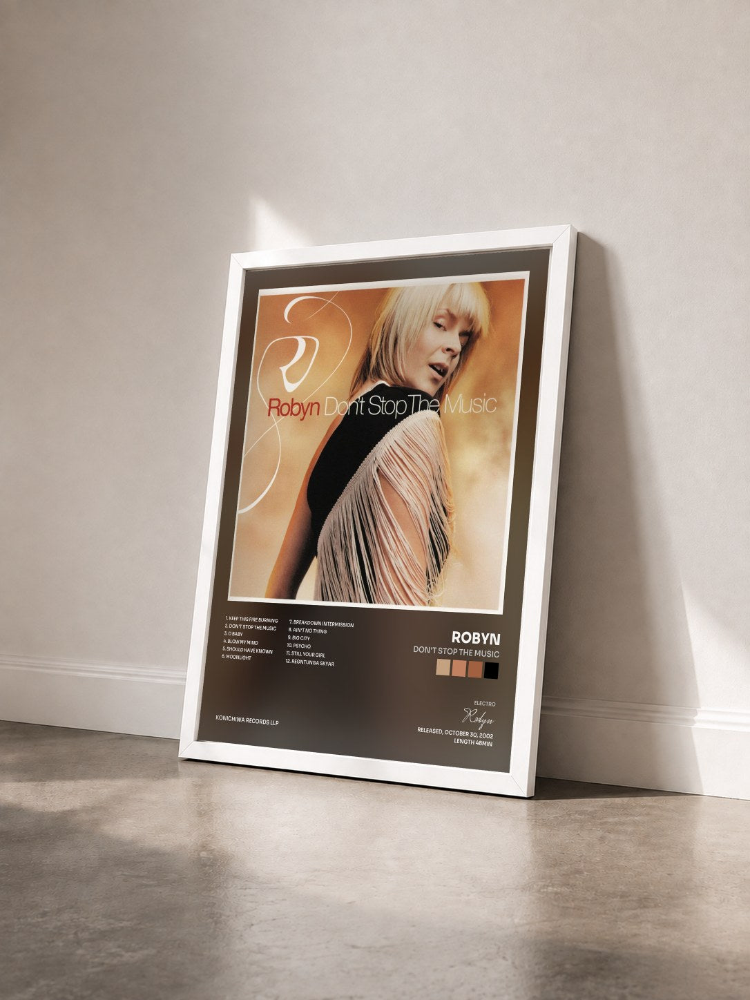 #blanc Tableau de l'album Don't Stop the Music de Robyn vu de trois quarts, cadre blanc
