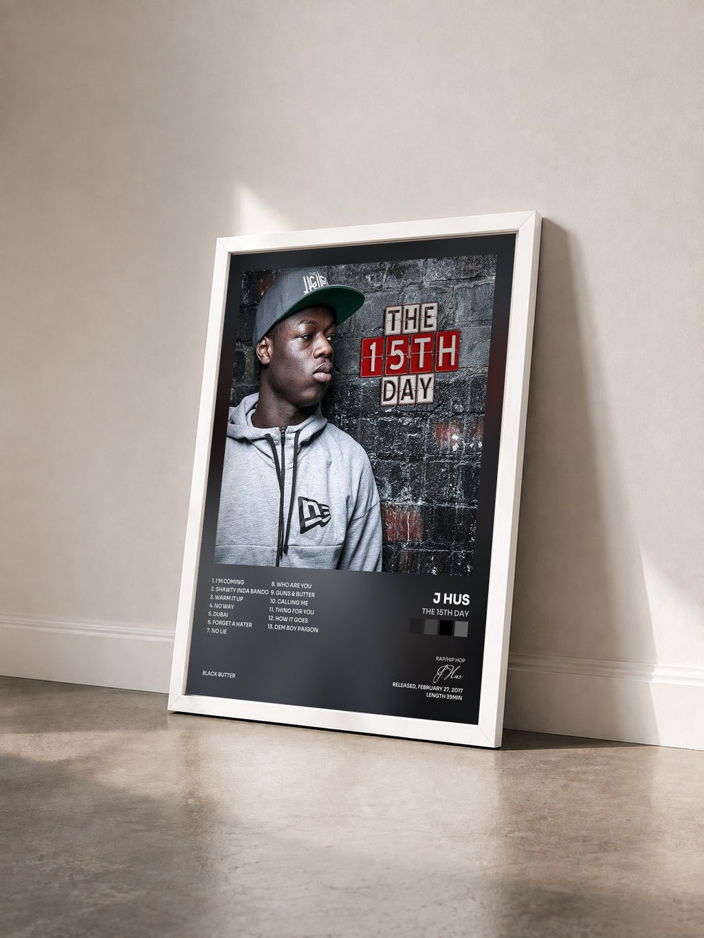 #blanc Tableau de l'album The 15th Day de J Hus vu de trois quarts, cadre blanc