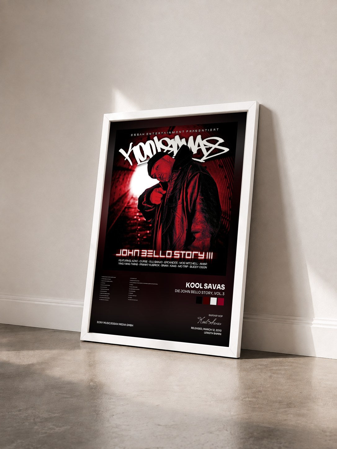 #blanc Tableau de l'album Die John Bello Story, Vol. 3 de Kool Savas vu de trois quarts, cadre blanc