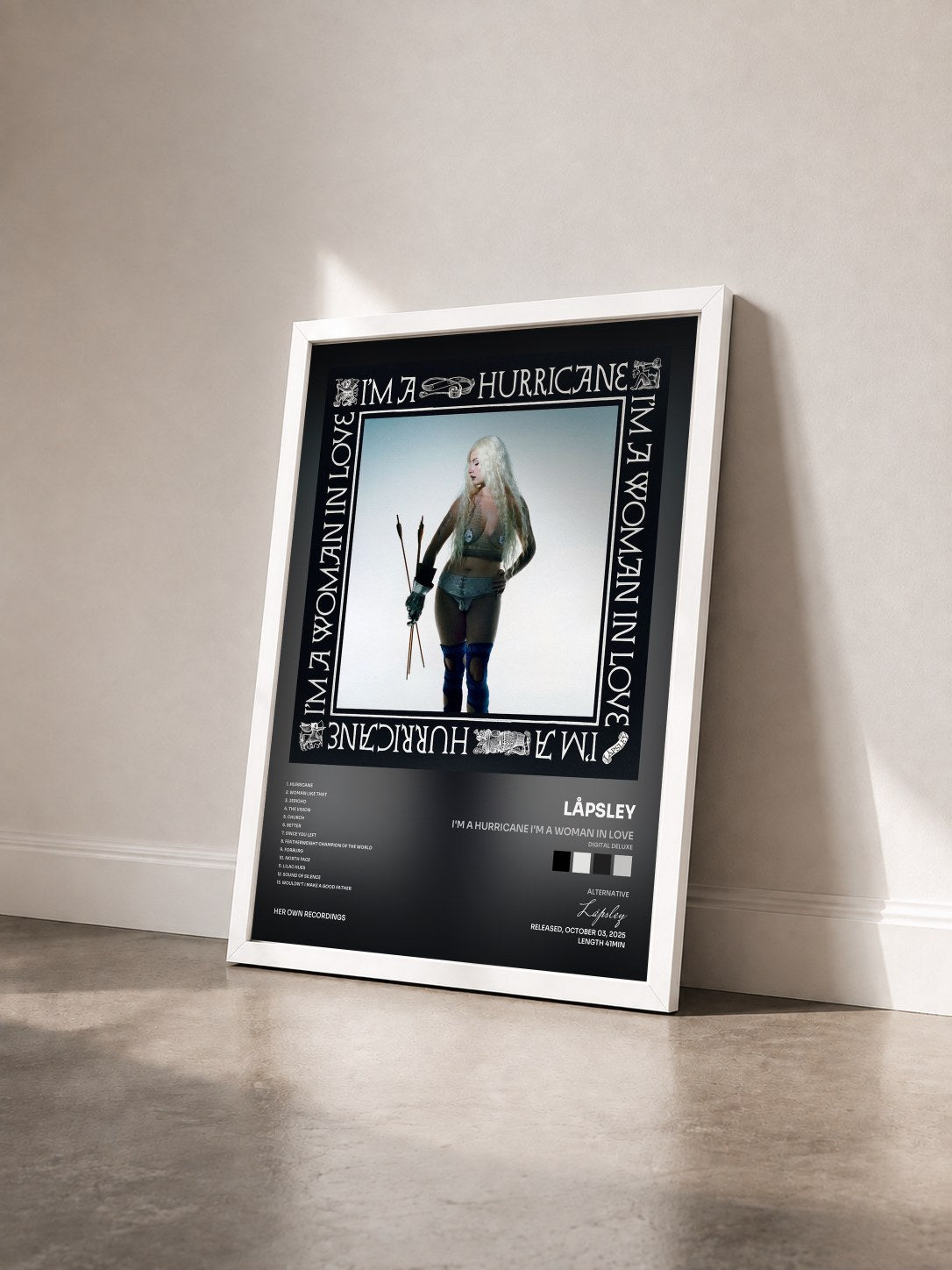 #blanc Tableau de l'album I'M A HURRICANE I'M A WOMAN IN LOVE (DIGITAL DELUXE) de Låpsley vu de trois quarts, cadre blanc