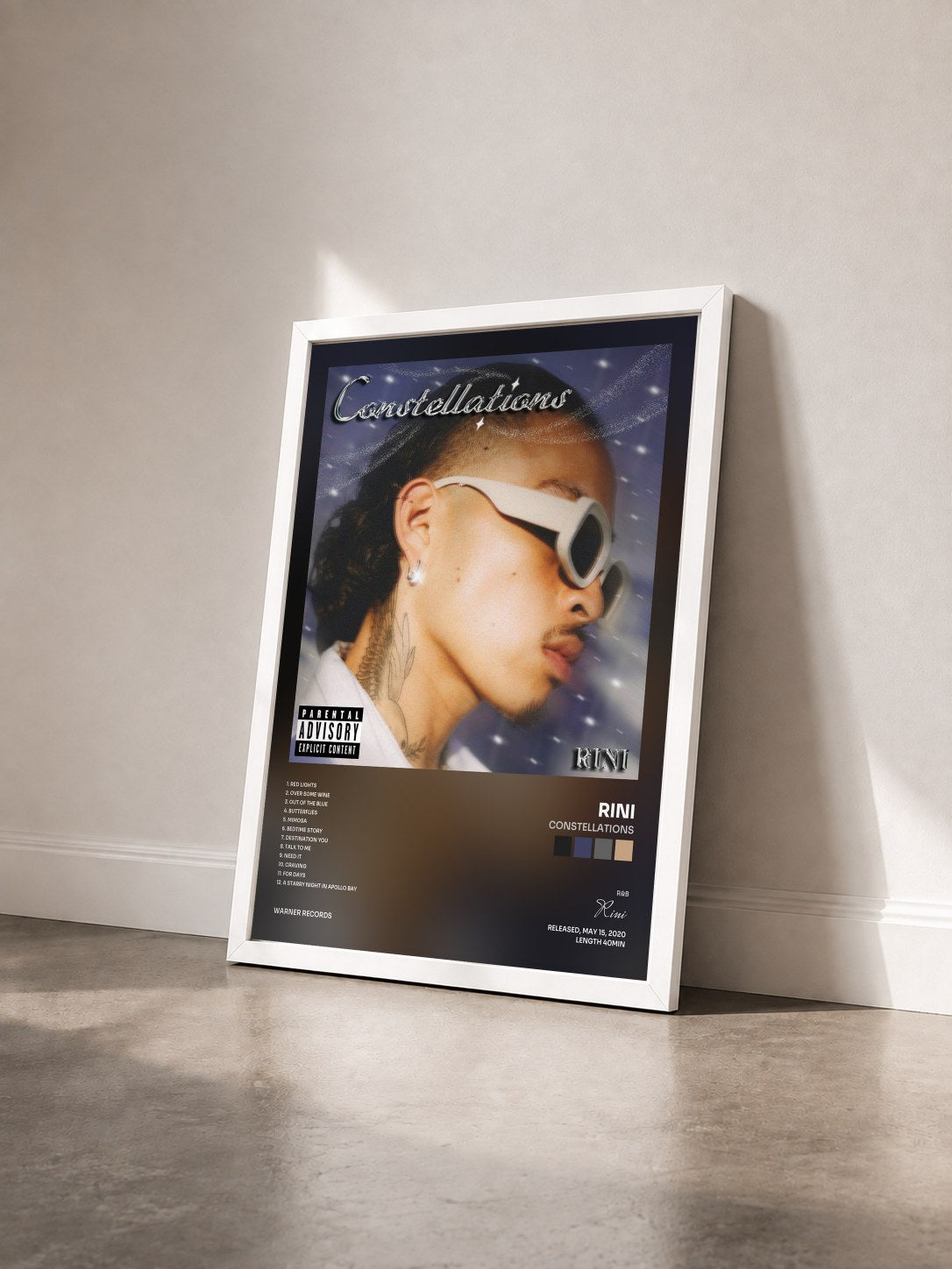 #blanc Tableau de l'album Constellations de Rini vu de trois quarts, cadre blanc