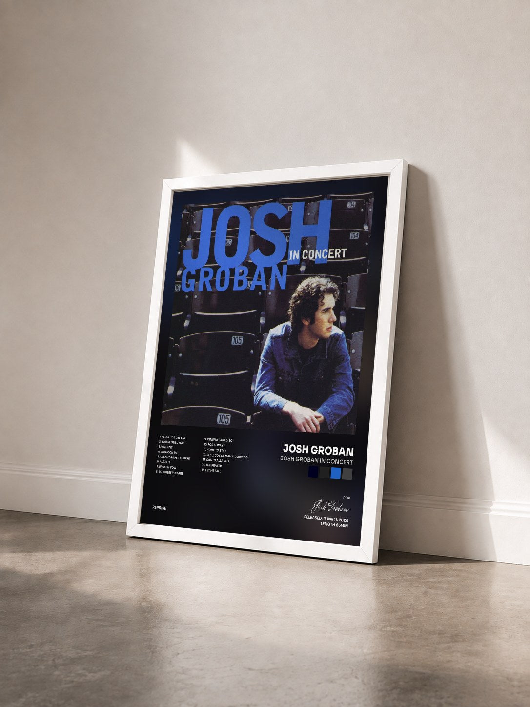 #blanc Tableau de l'album Josh Groban In Concert de Josh Groban vu de trois quarts, cadre blanc