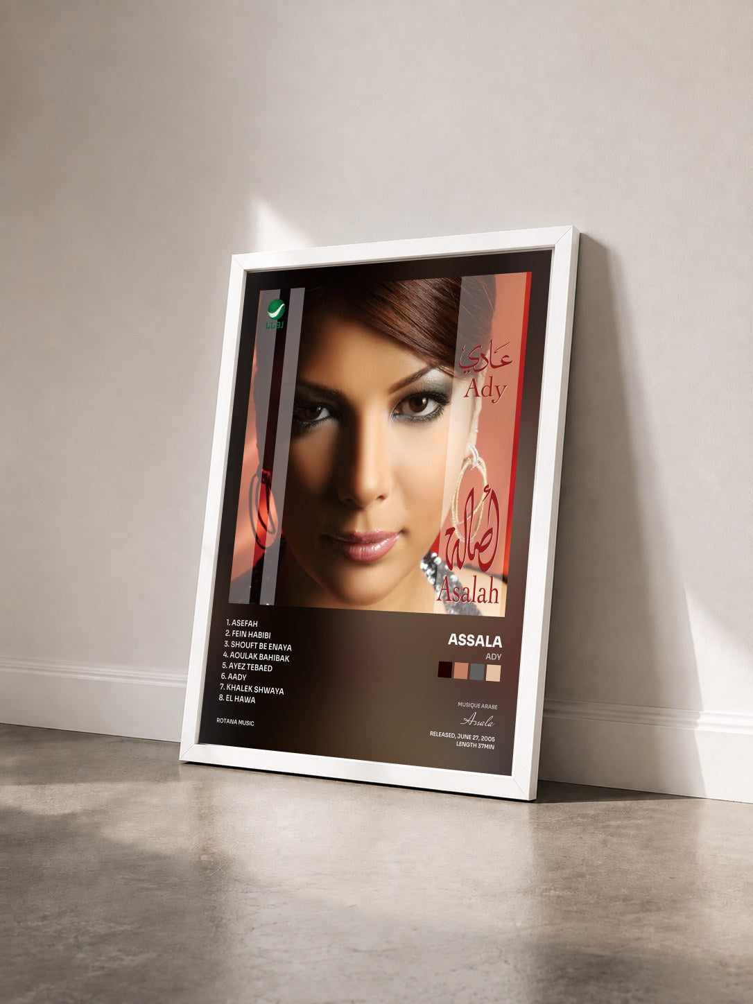 #blanc Tableau de l'album Ady de Assala vu de trois quarts, cadre blanc