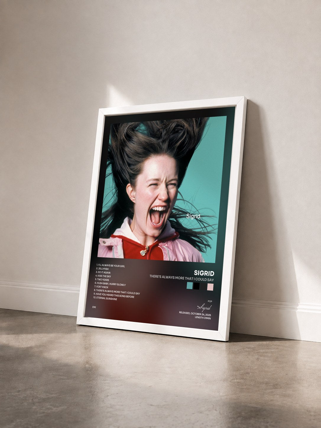#blanc Tableau de l'album There’s Always More That I Could Say de Sigrid vu de trois quarts, cadre blanc