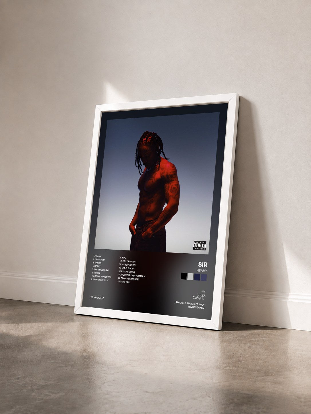 #blanc Tableau de l'album HEAVY de SiR vu de trois quarts, cadre blanc