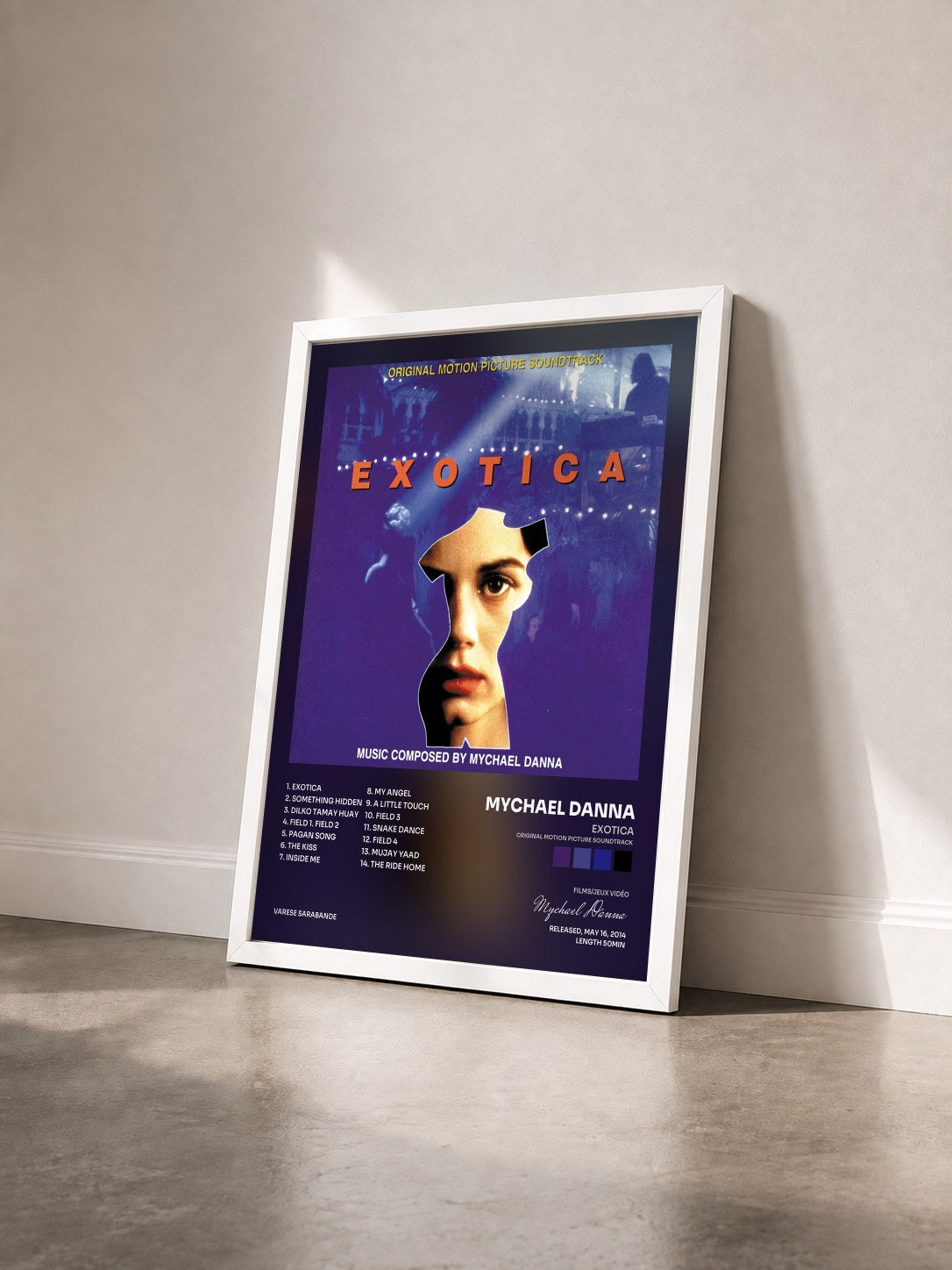 #blanc Tableau de l'album Exotica (Original Motion Picture Soundtrack) de Mychael Danna vu de trois quarts, cadre blanc