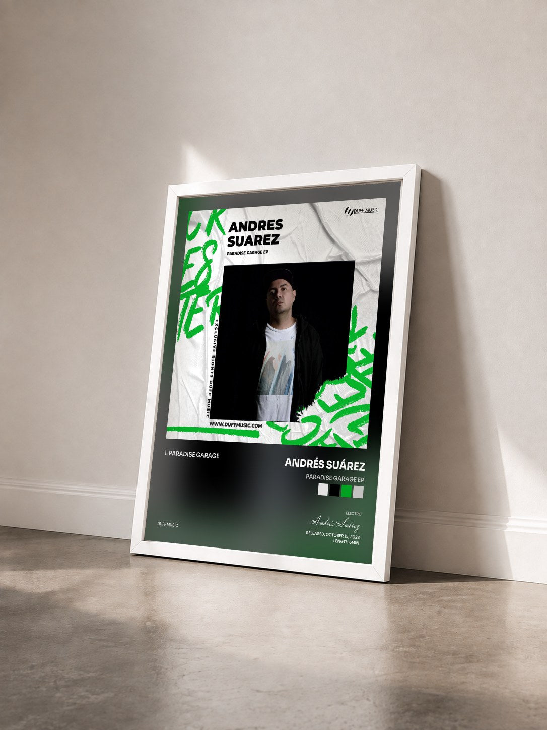 #blanc Tableau de l'album Paradise Garage EP de Andrés Suárez vu de trois quarts, cadre blanc